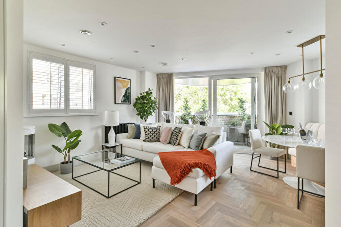 3 Bedroom Flat To Rent In Clifton Mansions, Park Avenue, London, NW2
