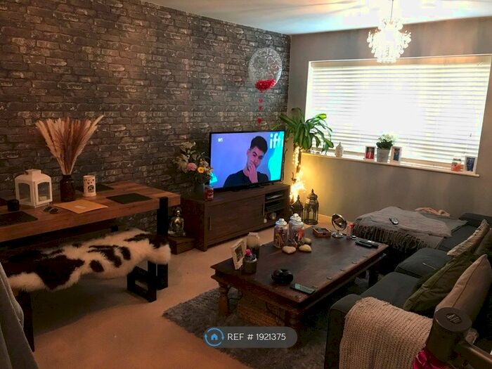 2 Bedroom Maisonette To Rent In Trevelyan Crescent, Stratford-Upon-Avon, CV37