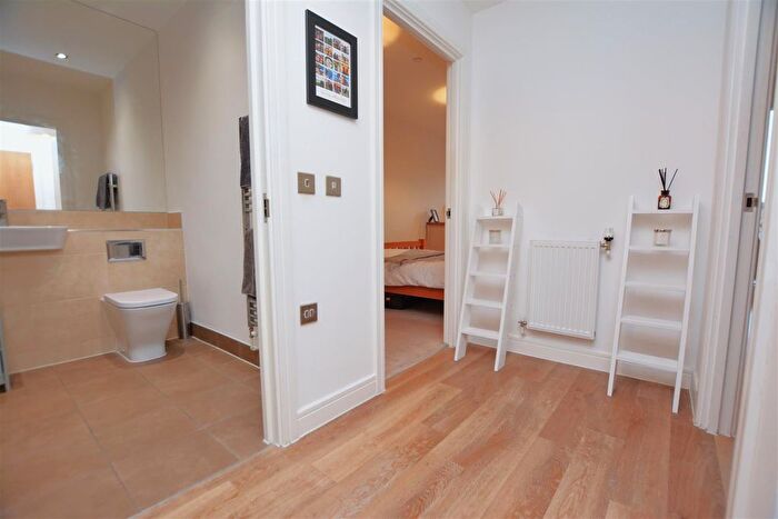 1 Bedroom Flat For Sale In Prince Georges Road, Colliers Wood, SW19