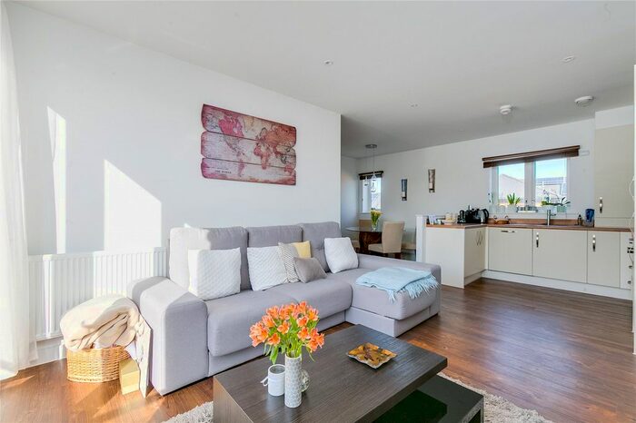 2 Bedroom Flat To Rent In Welland House, E Old Devonshire Road, London, SW12