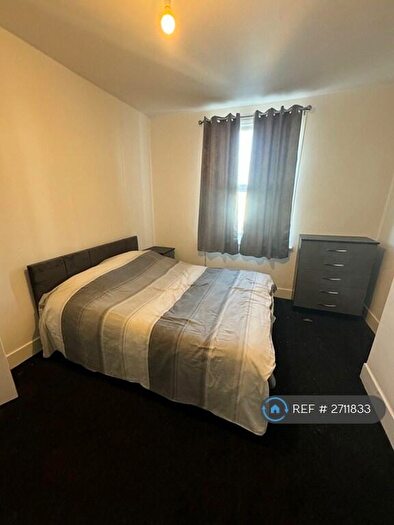 2 Bedroom Flat To Rent In Fairfax Drive, Westcliff-On-Sea, SS0