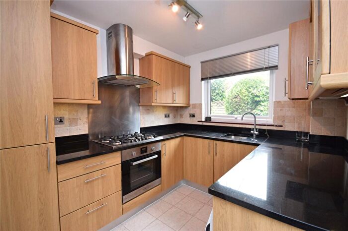 3 Bedroom Detached House To Rent In Summerhill Place, Leeds, West Yorkshire, LS8
