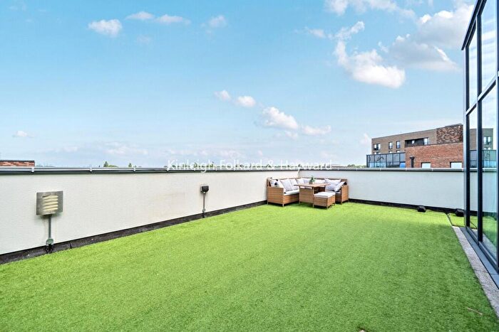 2 Bedroom Flat For Sale In Purbeck Gardens, Sydenham, London, SE26