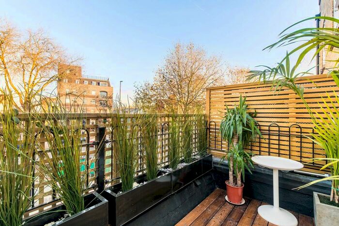 2 Bedroom Flat To Rent In Chiswick High Road, Chiswick, London, W4