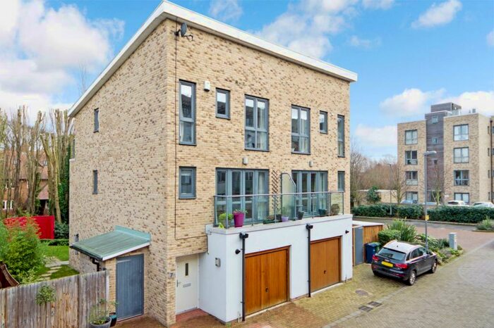 3 Bedroom Semi-Detached House To Rent In Pepys Court, Cambridge, CB4
