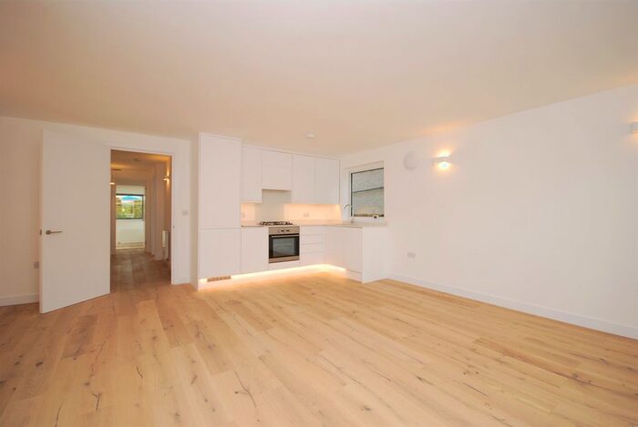 2 Bedroom Flat To Rent In Dunstans Grove, London, SE22