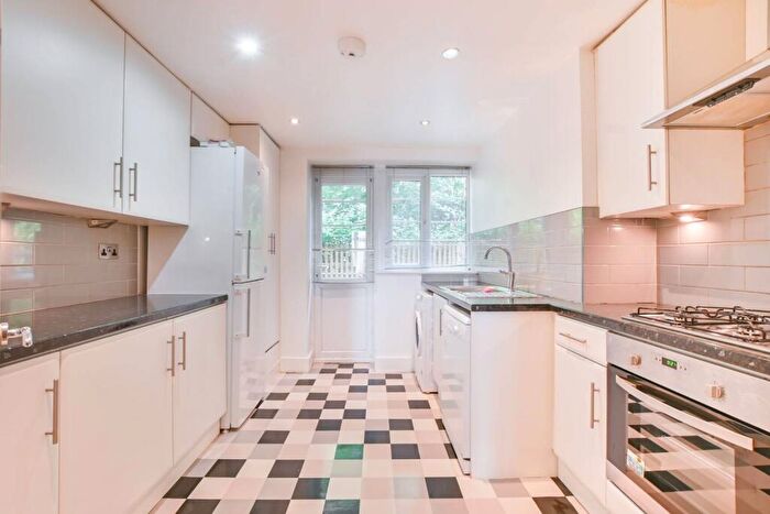 3 Bedroom Flat For Sale In Dollis Hill Lane, Dollis Hill, London, NW2