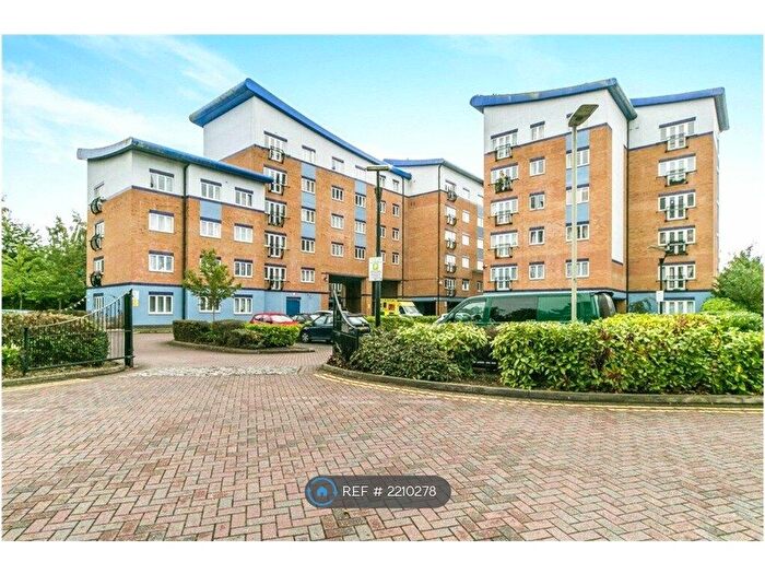 2 Bedroom Flat To Rent In Luscinia View, Reading, RG1