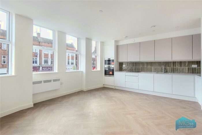 2 Bedroom Apartment To Rent In Ballards Lane, Finchley Central, London, N3