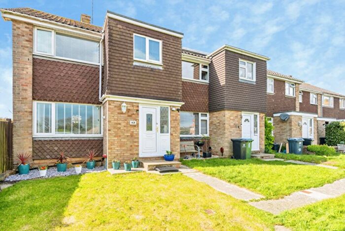 3 Bedroom End Of Terrace House For Sale In Kings Drive, Bognor Regis, West Sussex, PO21