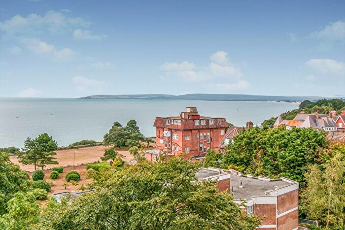 2 Bedroom Flat To Rent In West Cliff Road, Bournemouth, BH2