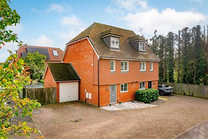 4 Bedroom Semi Detached House For Sale In Field Close, Horley, RH6