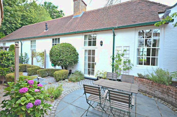 2 Bedroom Detached House To Rent In Nashdom Lane, Burnham, SL1