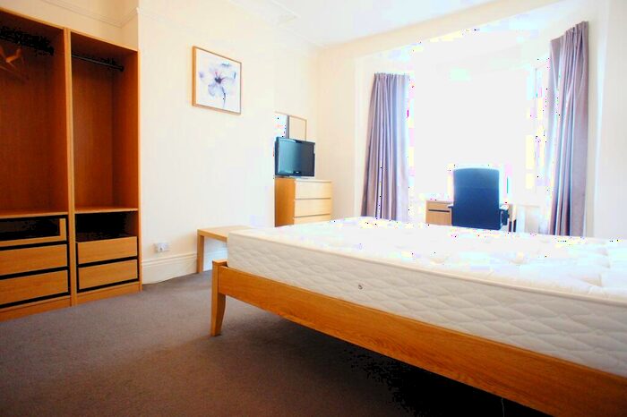 3 Bedroom Flat To Rent In Grantham Road, Newcastle Upon Tyne, NE2
