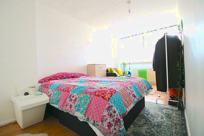 2 Bedroom Flat To Rent In Bow Common Lane, London, E3