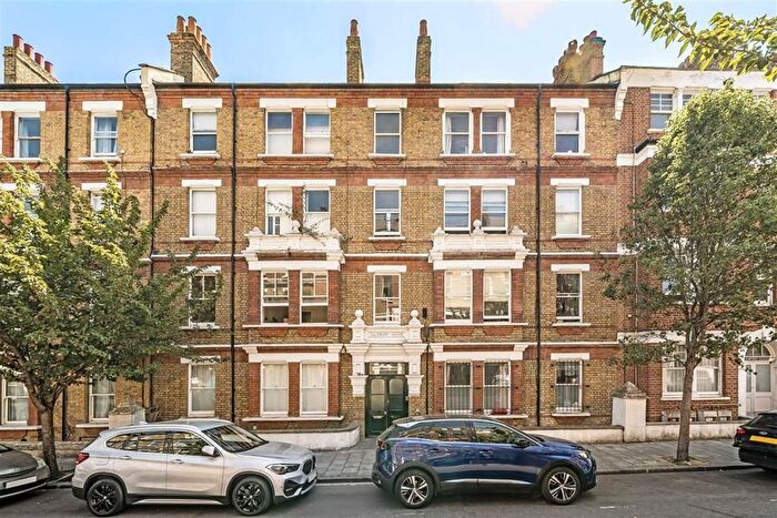 3 Bedroom Flat To Rent In Salisbury House, Brixton, SW2