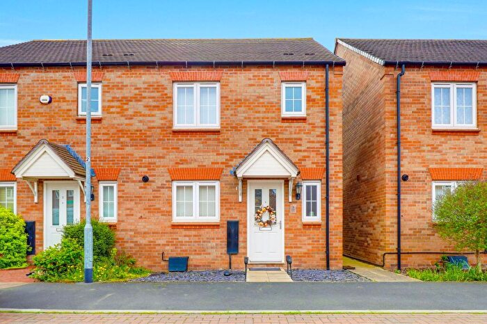 3 Bedroom Semi Detached House For Sale In Lupin Close, Edwalton, NG12