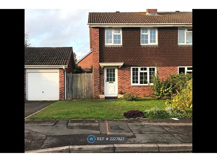 3 Bedroom Semi-Detached House To Rent In Ravensbourne Drive, Reading, RG5