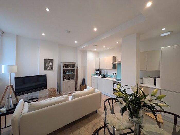 1 Bedroom Flat To Rent In Lavender Hill, Battersea, SW11