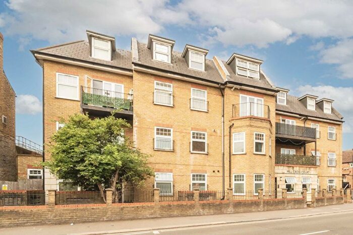 3 Bedroom Flat To Rent In Windmill Road, Brentford, TW8