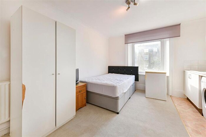 Flat To Rent In Redcliffe Gardens, South Kensington, SW10