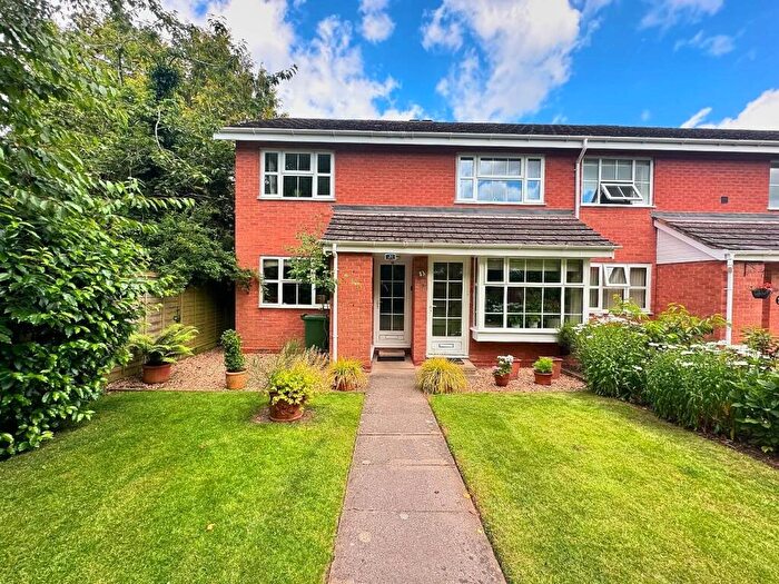 2 Bedroom Flat To Rent In Queens Court, Stratford-upon-Avon, CV37