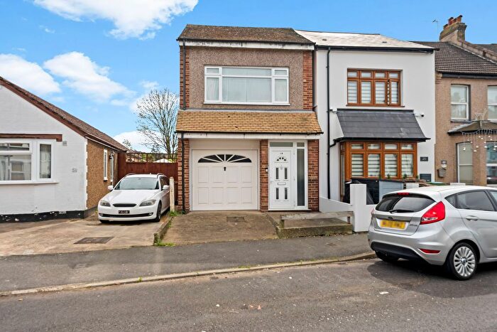 2 Bedroom Detached House For Sale In Wood Street, Mitcham, CR4