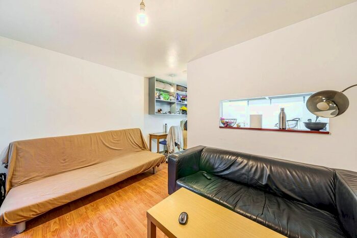1 Bedroom Flat To Rent In Chaucer Drive, Bermondsey, SE1