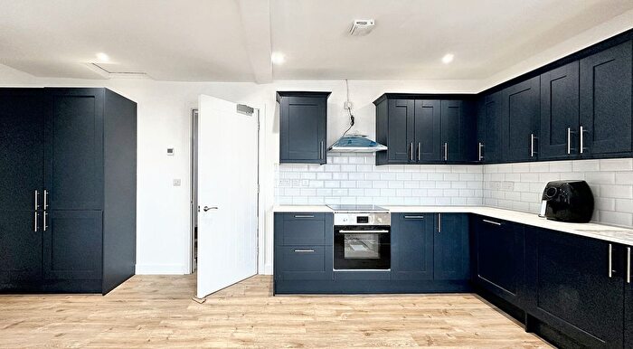 5 Bedroom Flat To Rent In East Street, Bristol, BS3