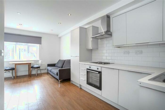 2 Bedroom Flat To Rent In Roman Road, Bethnal Green, Mile End, London, E2