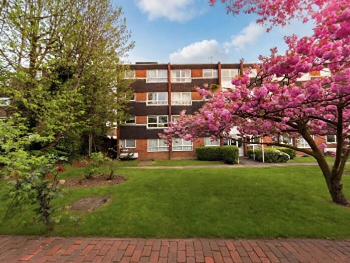 2 Bedroom House To Rent In Chase Side, N14