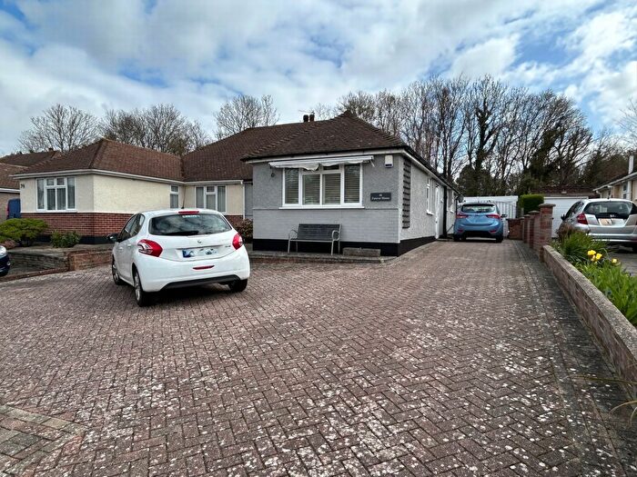 3 Bedroom Bungalow For Sale In Gillmans Road, Orpington, BR5