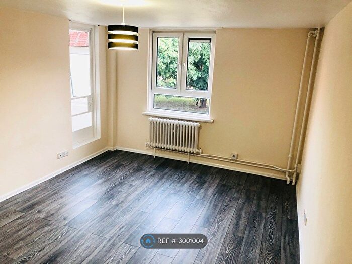 2 Bedroom Flat To Rent In Emburn House, Leicester, LE3