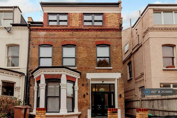 Studio To Rent In Adolphus Road, London, N4