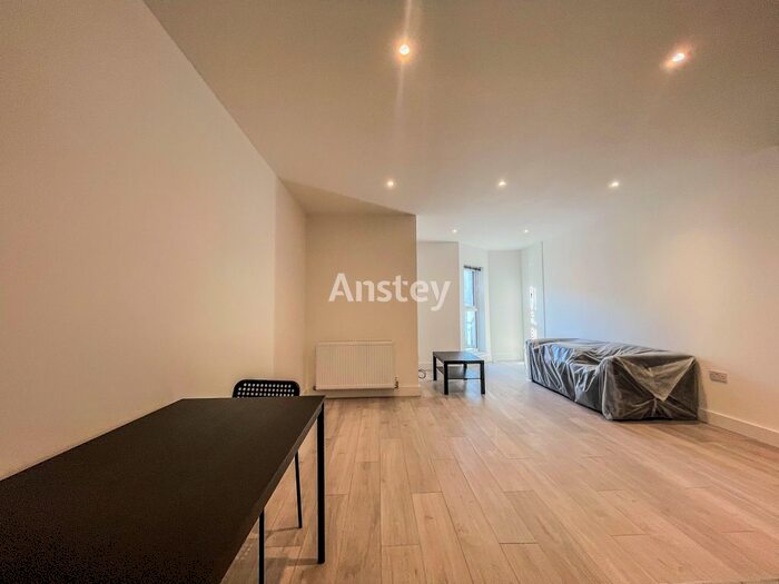 3 Bedroom Flat To Rent In Portswood Road, Southampton, SO17