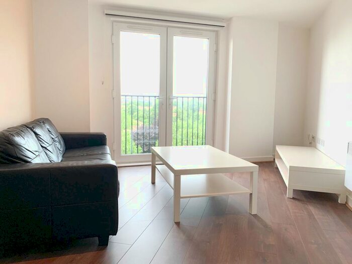 2 Bedroom Flat To Rent In Bedroom, Bathroom Apartment &# Alto, Salford, M3