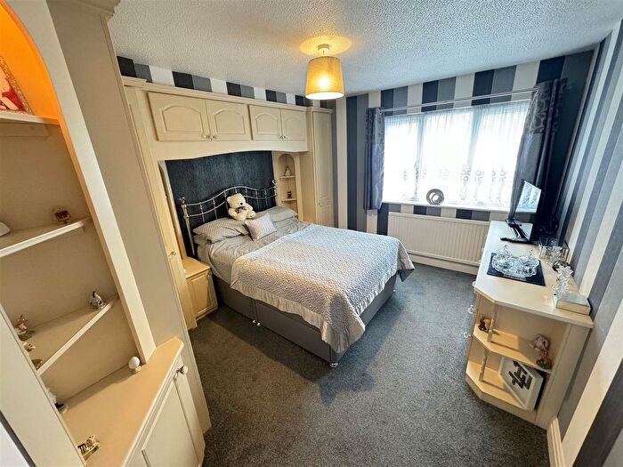 4 Bedroom Detached House For Sale In Palmers Croft, Chelmsford, CM2