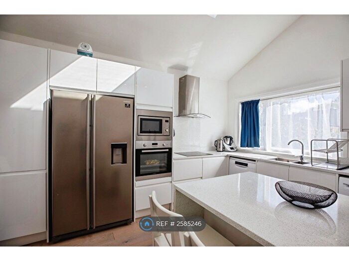 3 Bedroom Maisonette To Rent In Lysia Street, London, SW6