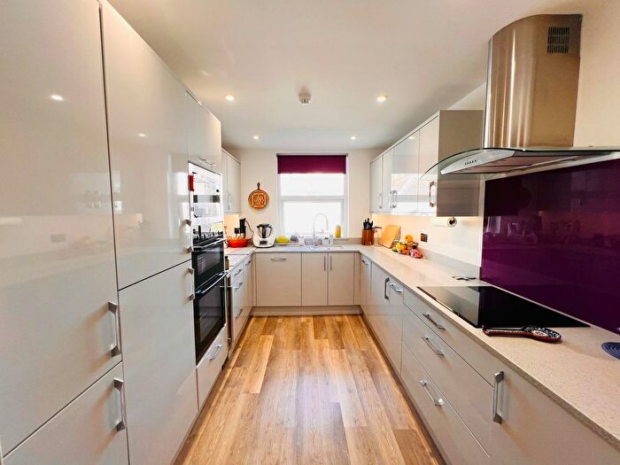 2 Bedroom Flat To Rent In Wilmington Square, Eastbourne, BN21