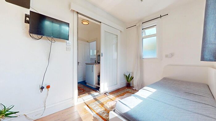 Studio To Rent In Hoylake Road, London, W3