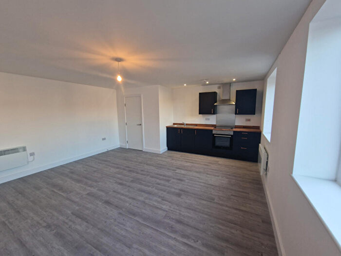 2 Bedroom Apartment To Rent In Bingley Rd, Bradford, West Yorkshire, BD9