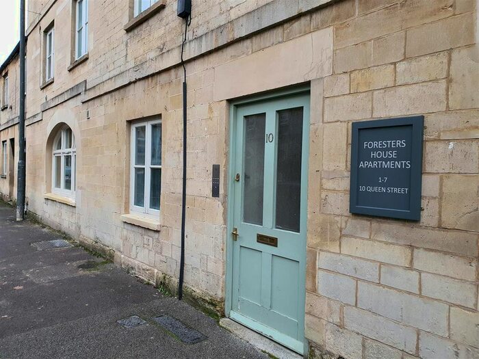 1 Bedroom Flat To Rent In Queen Street, Cirencester, GL7