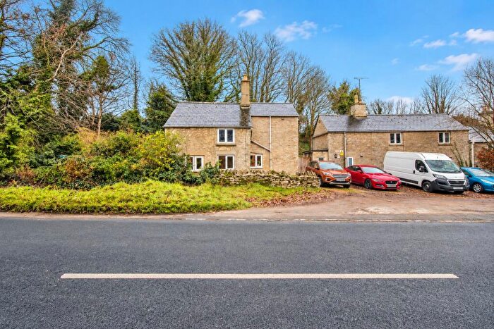 3 Bedroom Semi-Detached House To Rent In Tetbury Road, Cirencester, Gloucestershire, GL7