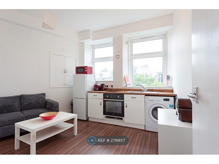 2 Bedroom Flat To Rent In Powis Place, Aberdeen, AB25