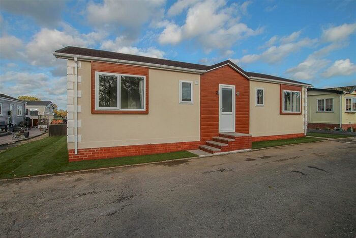 2 Bedroom Park Home For Sale In Chelmsford Road, Blackmore, Ingatestone, CM4