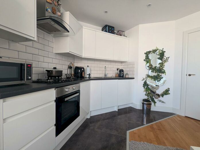 1 Bedroom Apartment To Rent In Hayley House, RG12