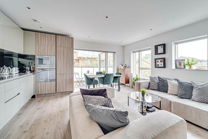 2 Bedroom Apartment To Rent In High Street, Hornsey, London, N8