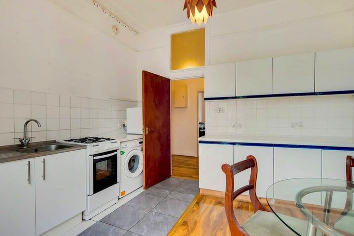 Studio To Rent In Victoria Road, Finsbury Park, London, N4