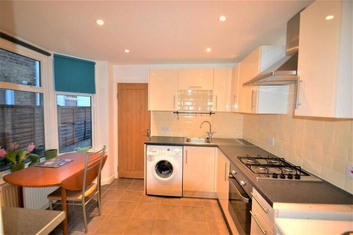 1 Bedroom Ground Flat To Rent In Inniskilling Road, Plaistow, E13