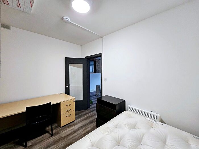 2 Bedroom Flat To Rent In Warspite Road, Woolwich, SE18